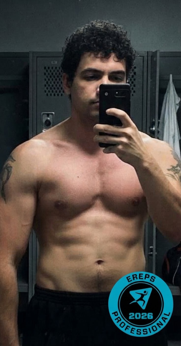 Federico, entrenador personal certificado, en el vestuario del gimnasio